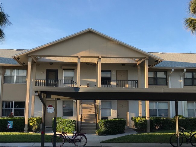 Building Photo - 3051 SE Aster Ln