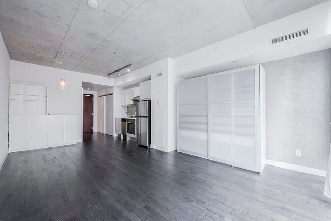 Building Photo - 25-625 Oxley St