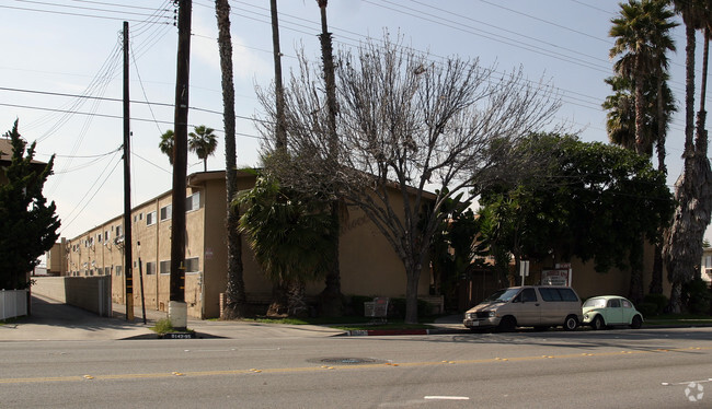 Building Photo - El Morocco Apartments