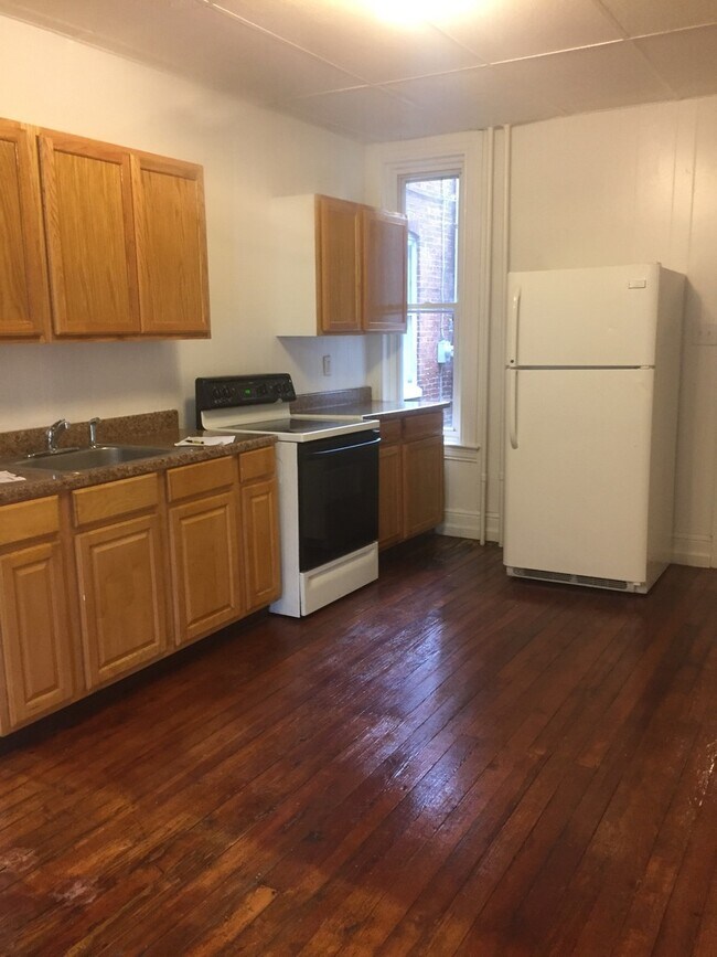 Foto del edificio - 1st Floor 1 Bedroom, Parking-East End of York City!