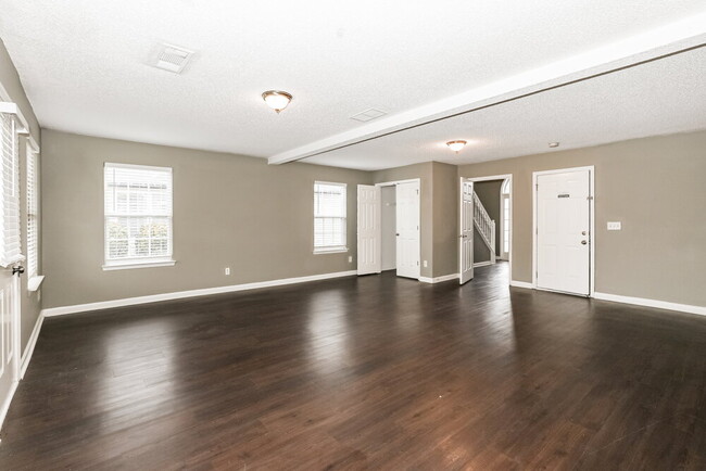 Building Photo - 2025 Registry Dr