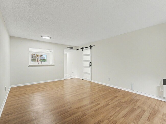 Foto del edificio - 6314 Newtown Cir