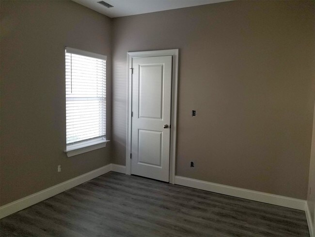 Building Photo - 1685 Stateline Rd