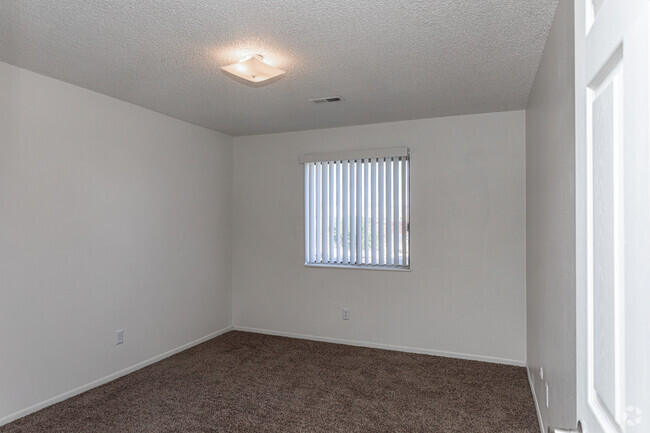 2BR, 1BA - 850 SF - Sweetwater Heights