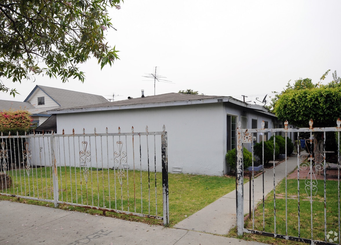 Primary Photo - 2323 Alta St