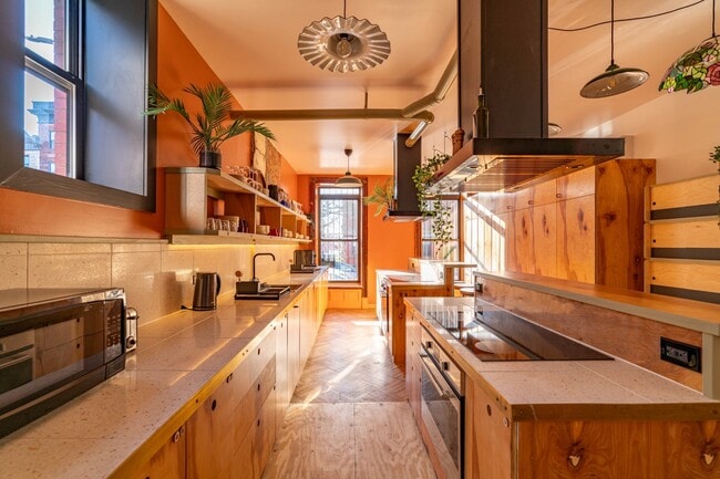Building Photo - Cohabs Co-Living at Bedford 645