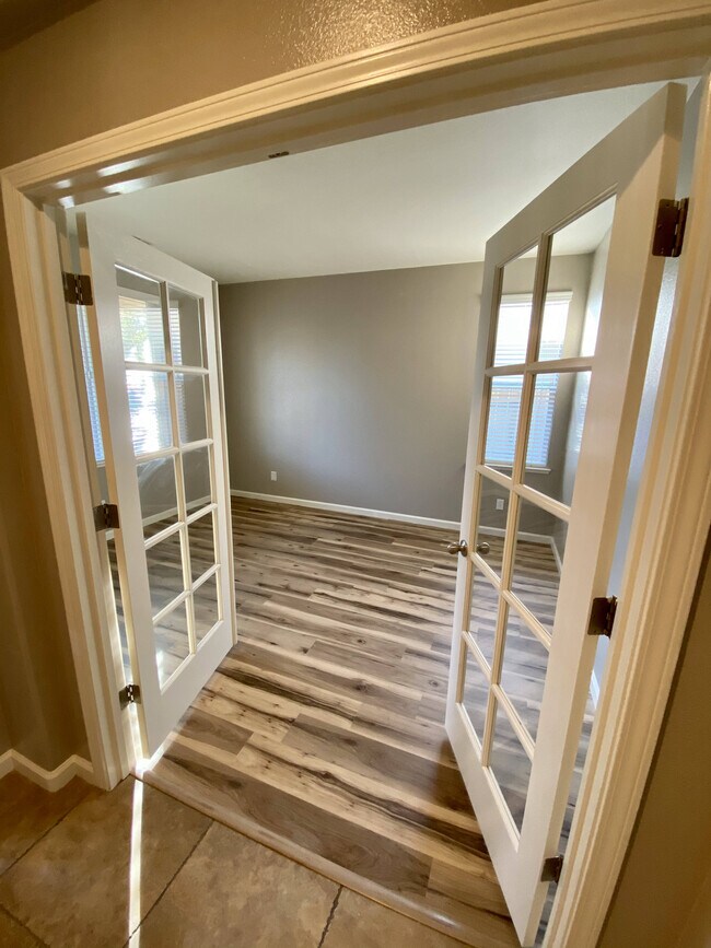 Foto del edificio - 1001 La Paloma St