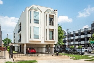 Building Photo - 2002 N Fitzhugh Ave