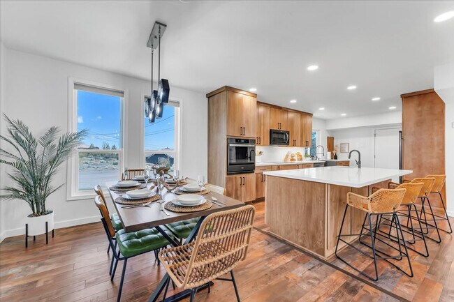 Foto del edificio - 5445 Tannerwood Dr