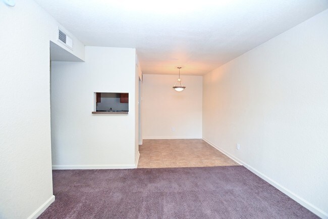 Foto del edificio - 8100 Creekbend Dr