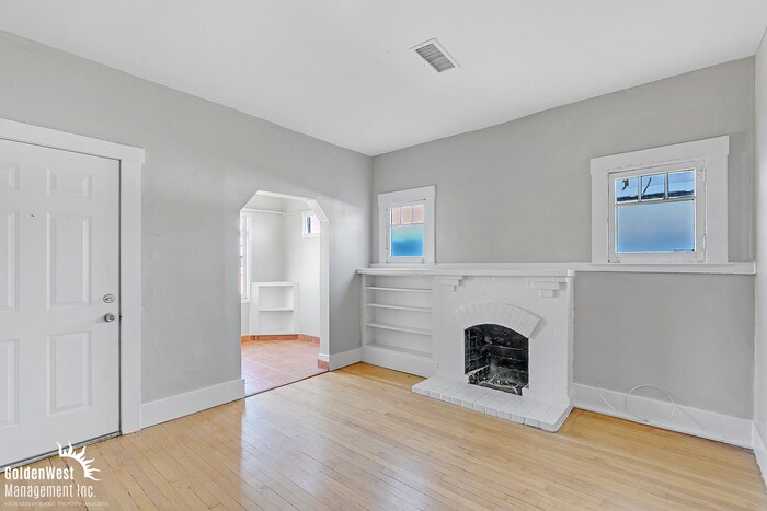 Primary Photo - Charming 2Bdm 1Ba Duplex in Greater Corona...
