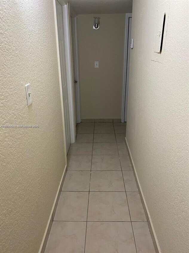 Foto del edificio - 666 W 81st St