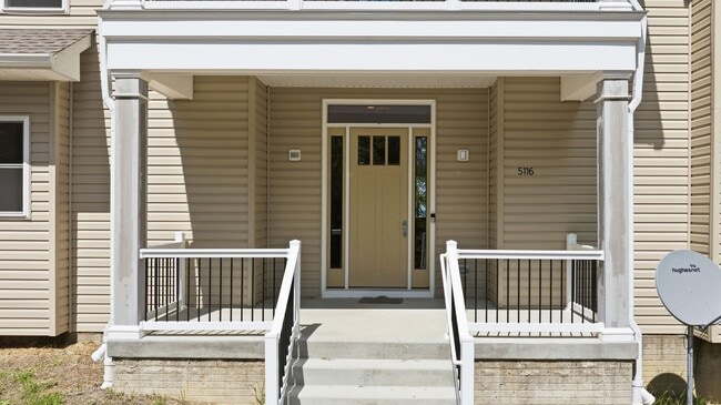 Building Photo - 5116 Shore Dr