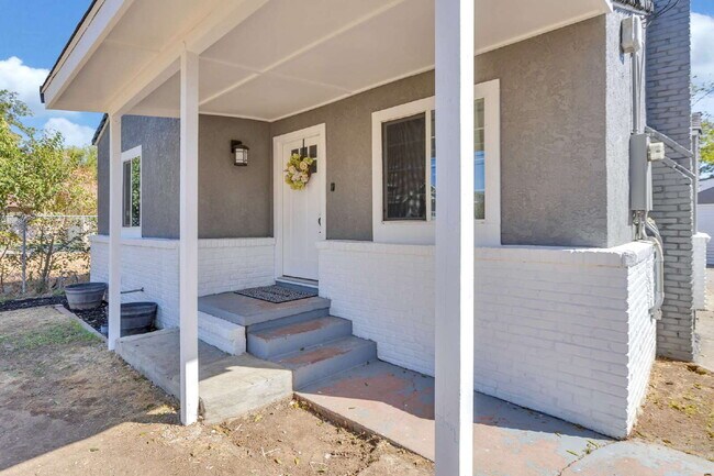 Building Photo - 2 Separate Units on One Lot – Ideal for Family/Next Gen Living!