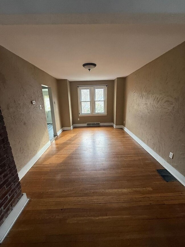Building Photo - Newly Renovated 3BD 1BA house in Mt. Washington!