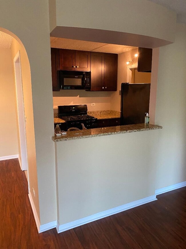 Foto del edificio - 300 W Fullerton Ave