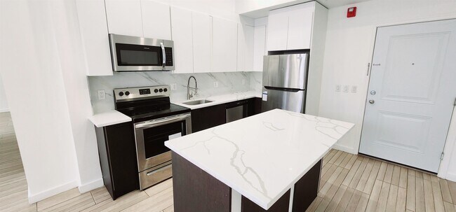 Foto del edificio - 30 Howe Ave