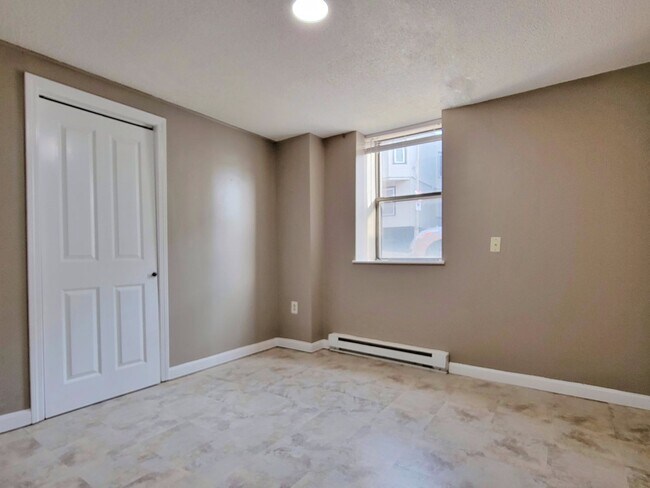 Foto del edificio - Prime location East Boston modern apartment on 1st floor next to T stop.