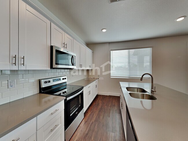 Foto del edificio - 8947 N 171st Drive