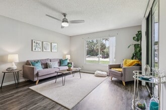 Building Photo - Lakeside Glen Apartments