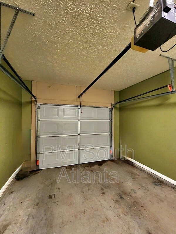 Building Photo - 7570 Larchwood Ln