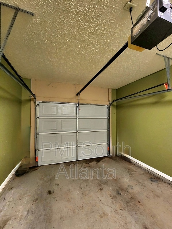 Foto del edificio - 7570 Larchwood Ln