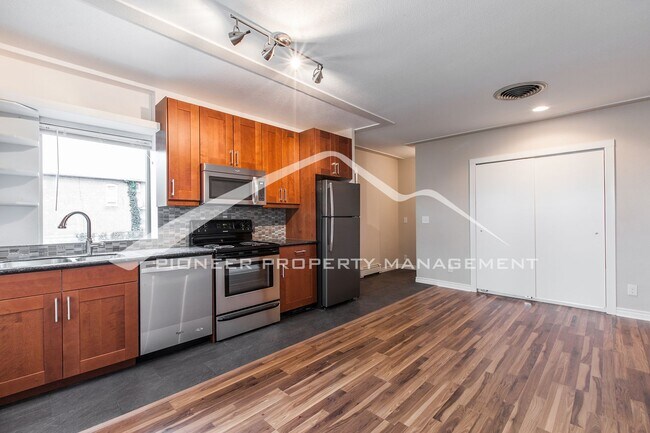 Building Photo - Duplex in the Highlands with Separate Gara...