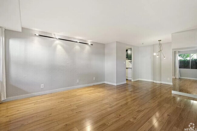 Building Photo - 87 W 300 N
