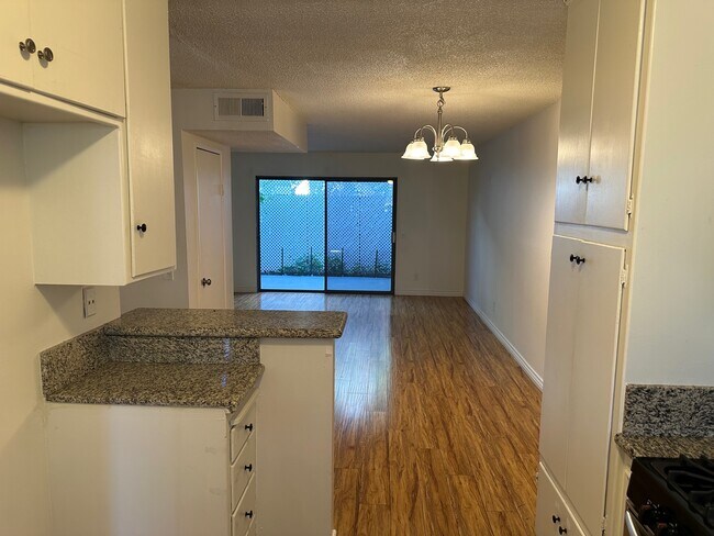 Foto del edificio - 727 E Tujunga Ave