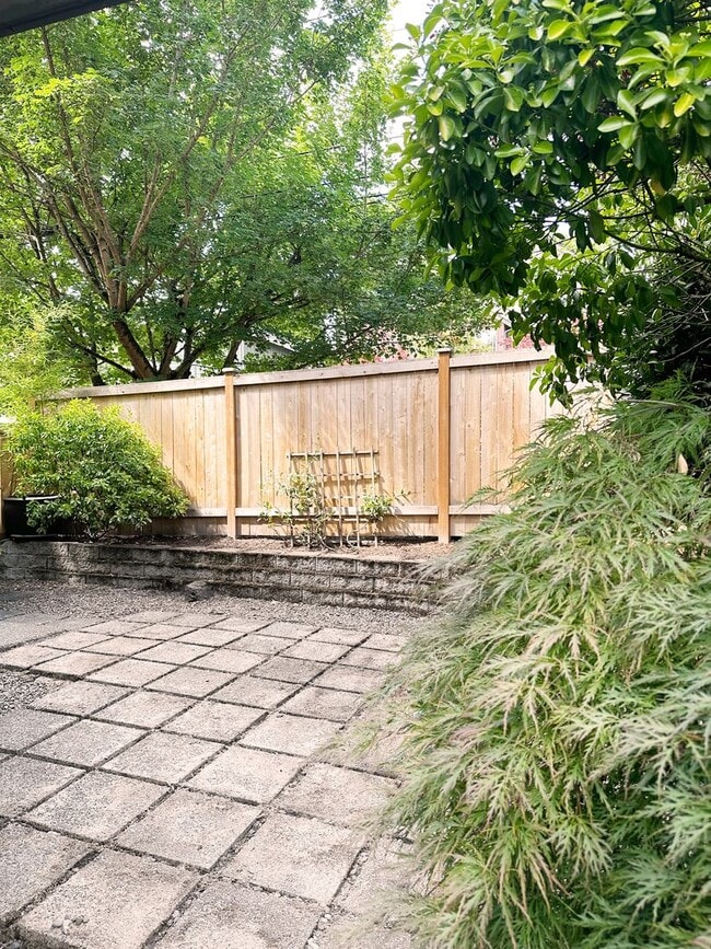 Building Photo - 3bs/2.5ba Seattle Townhome