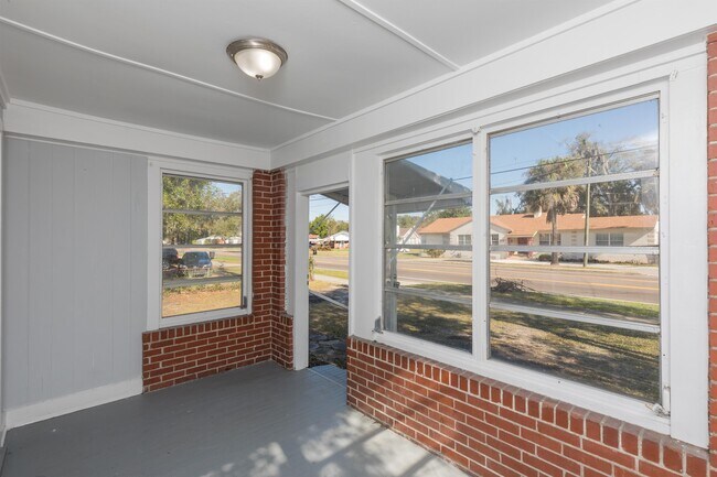 Building Photo - 352 Tallulah Ave