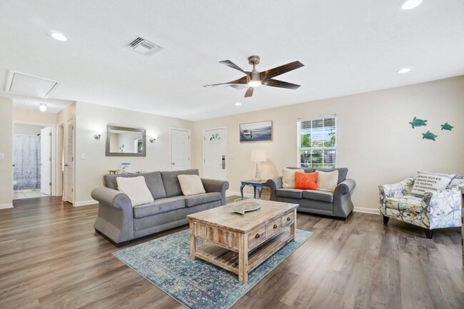 Foto del edificio - 22609 Sunset Ave