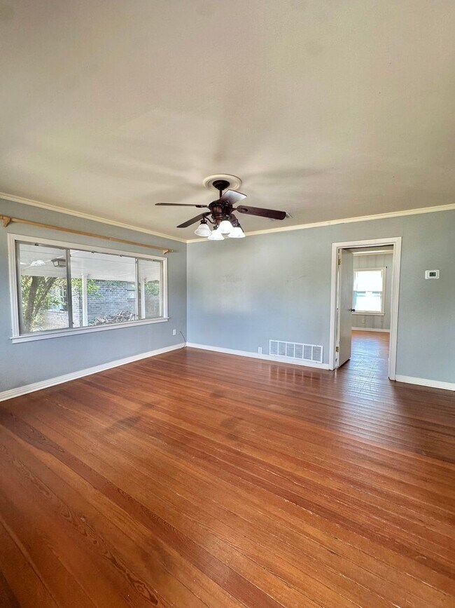 Foto del edificio - 1605 Kenwood Dr