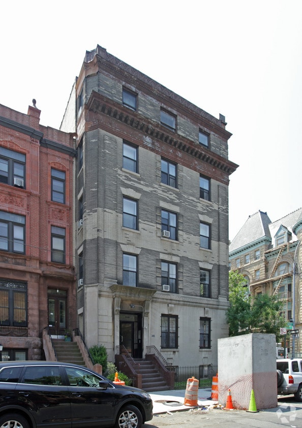 Primary Photo - 148 Hancock St