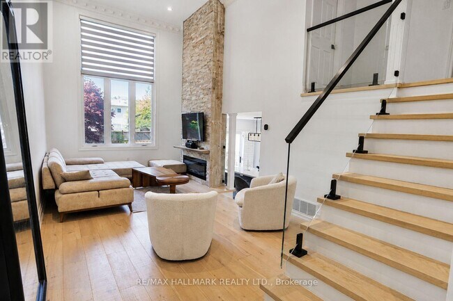 Building Photo - 36 Kitsilano Crescent