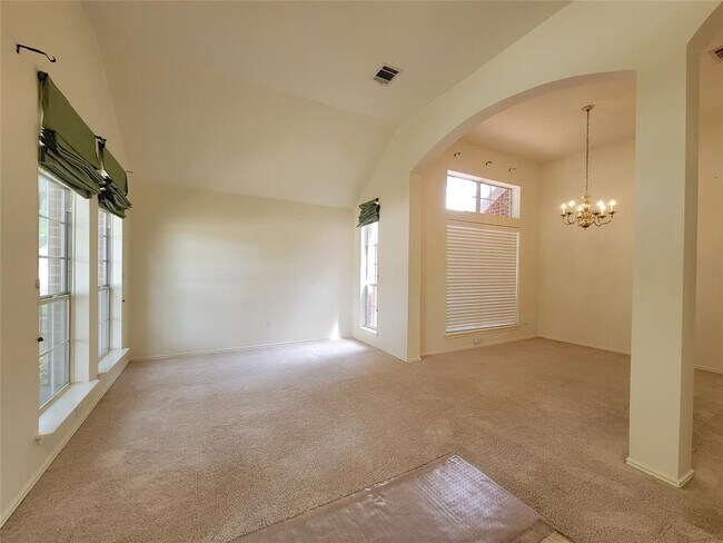 Building Photo - 105 W Oxford Dr