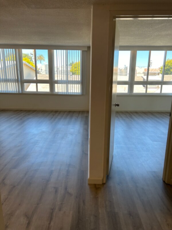 Building Photo - 525 N San Mateo Dr