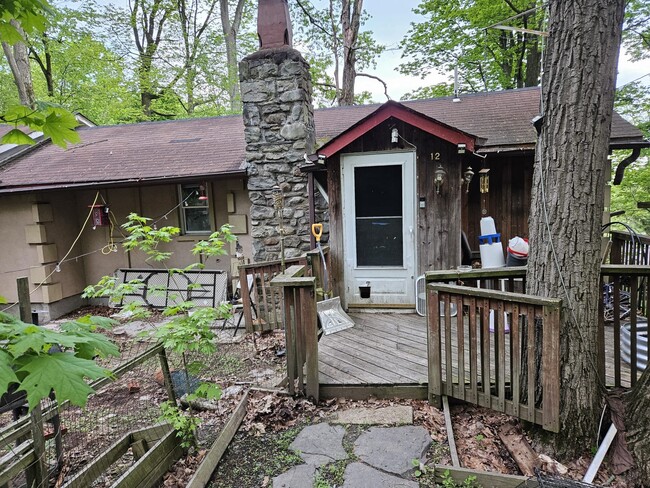 Building Photo - 12 Utopian Trail