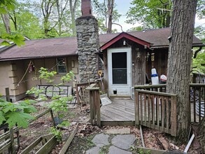 Building Photo - 12 Utopian Trail