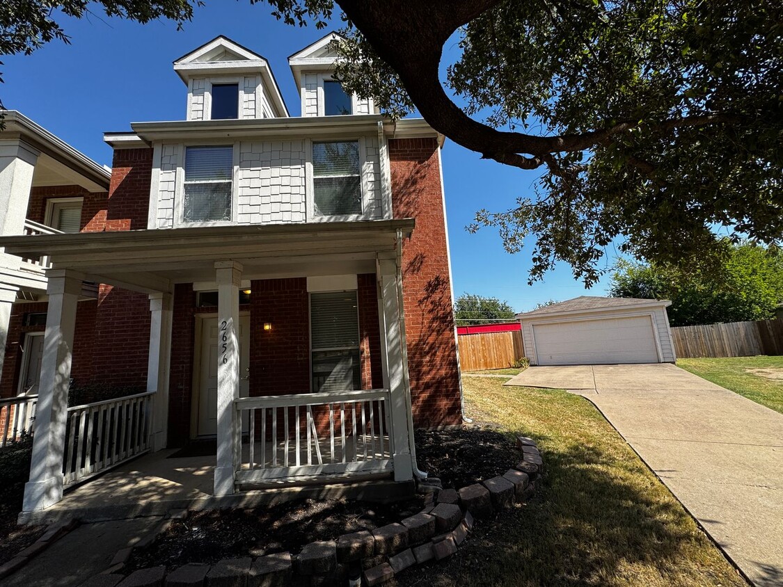 Foto principal - Charming Townhome in Plano