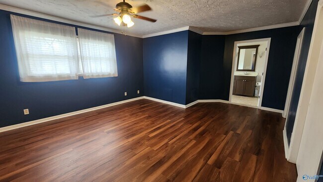 Foto del edificio - 11402 Hillwood Dr SE