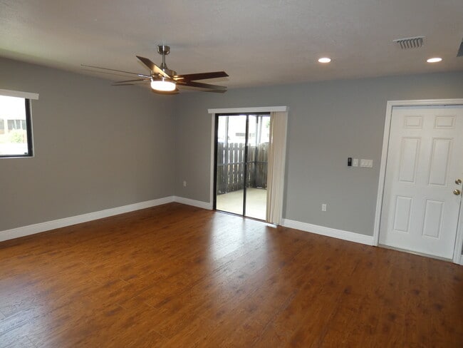 Building Photo - 227 San Remo Blvd