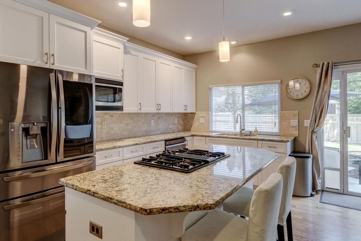 Primary Photo - Welcome to this spacious 4 bed 3 bath home...