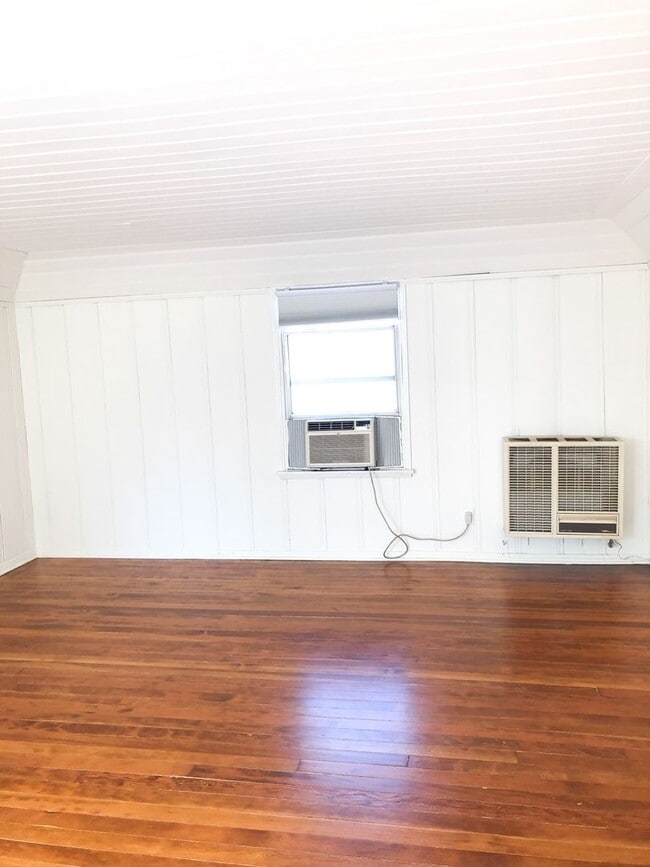 Building Photo - 8149 Blackburn Ave