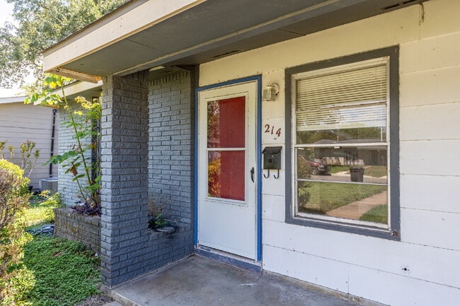 Building Photo - 214 Antrim Dr