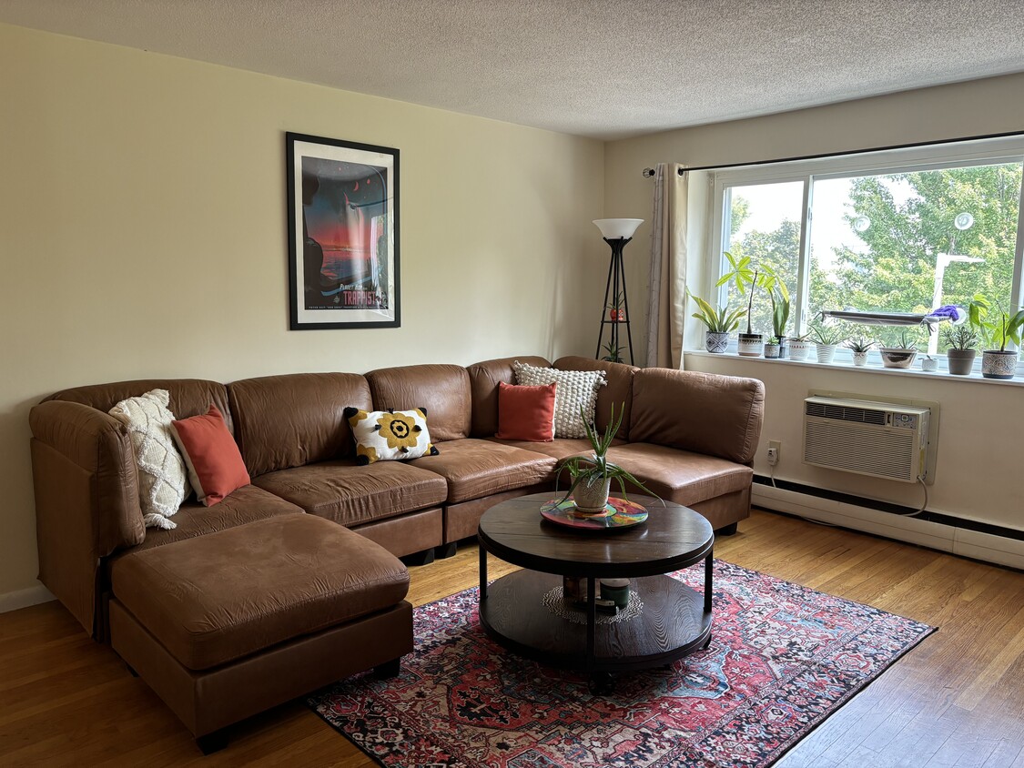 Primary Photo - 2089 Dorchester Ave