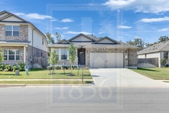 Building Photo - 135 Hackberry Ln