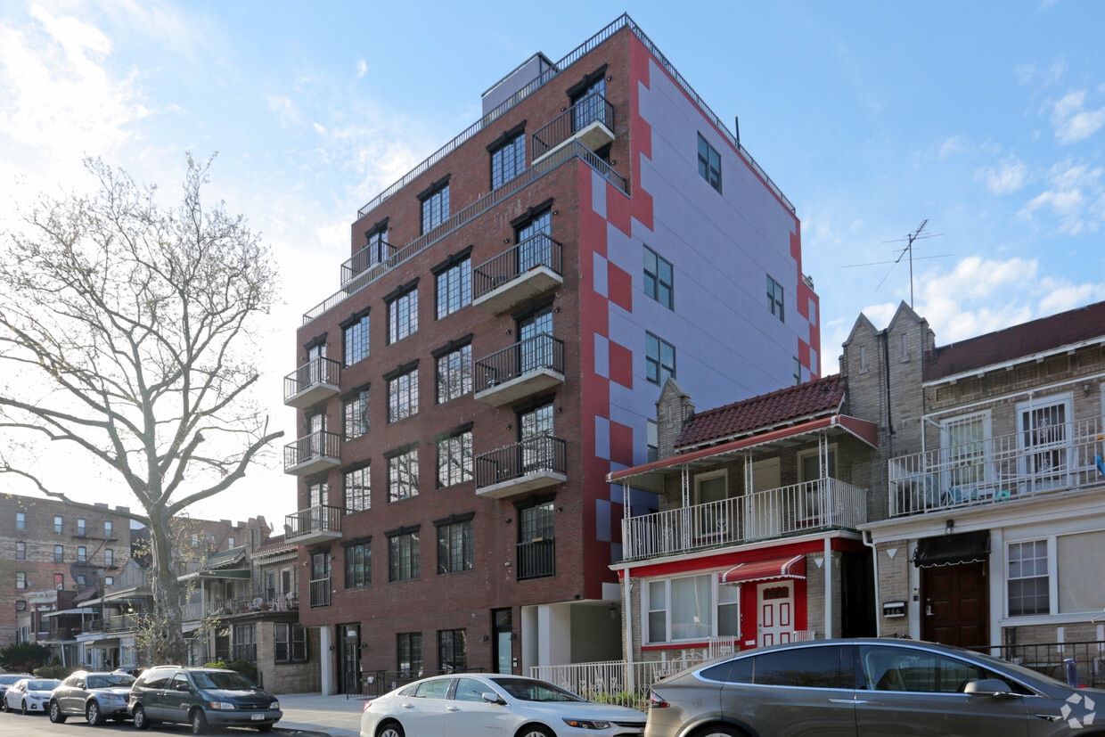 Primary Photo - 262-264 Sullivan Pl