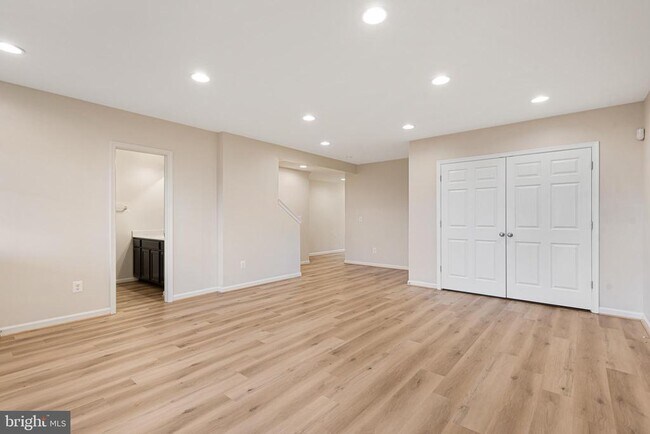 Building Photo - 110 Splendor Gdn Wy