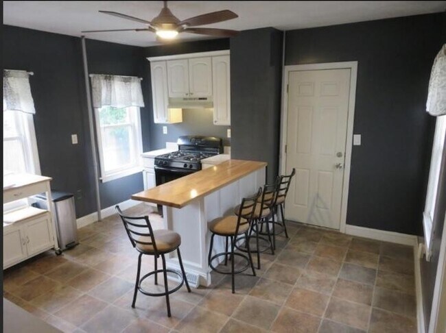 Foto del edificio - 11-13 Church Ave